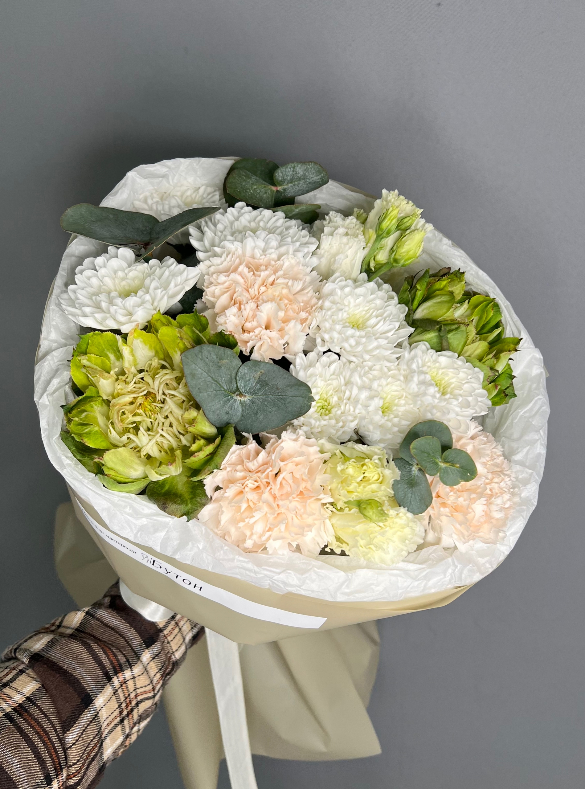 Весенний авторский букет с розой Вегги