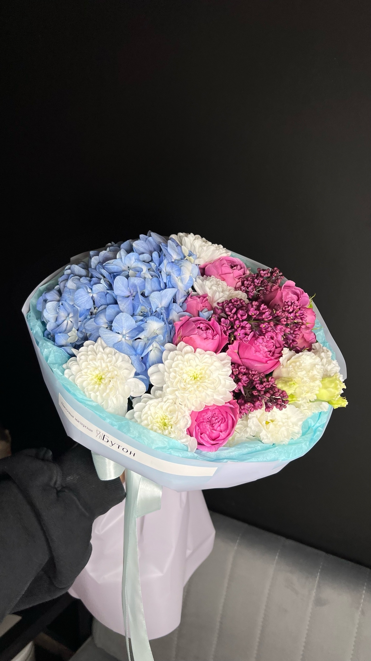 Авторский сборный букет с сиренью