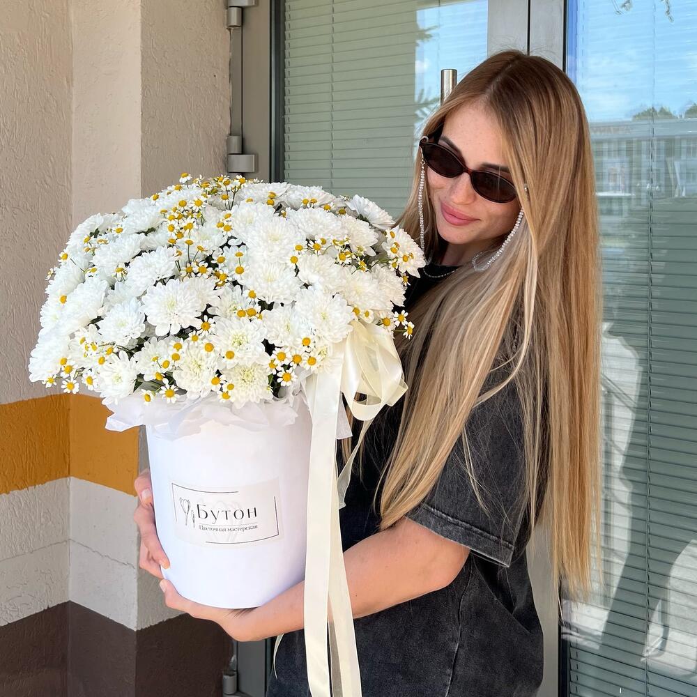 WOW композиция с кустовой хризантемой и ромашкой