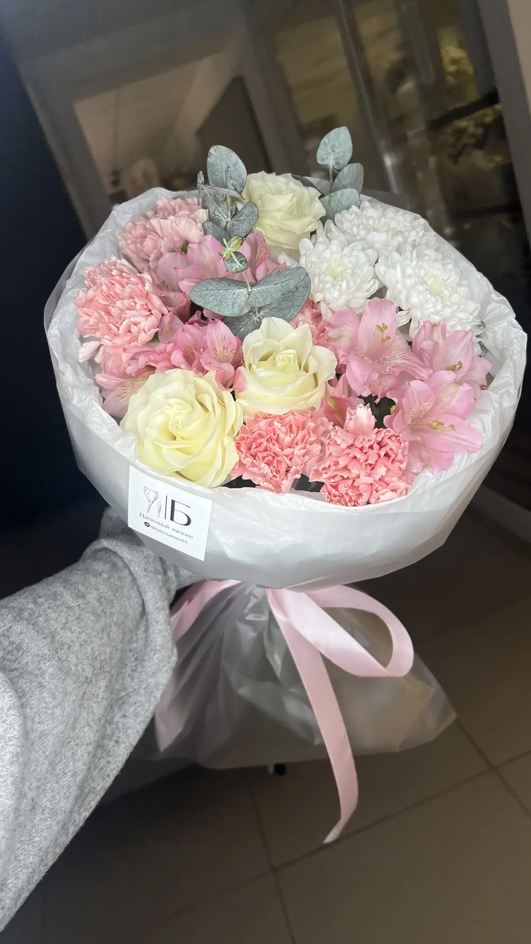 Авторский букет с розами Мондиаль