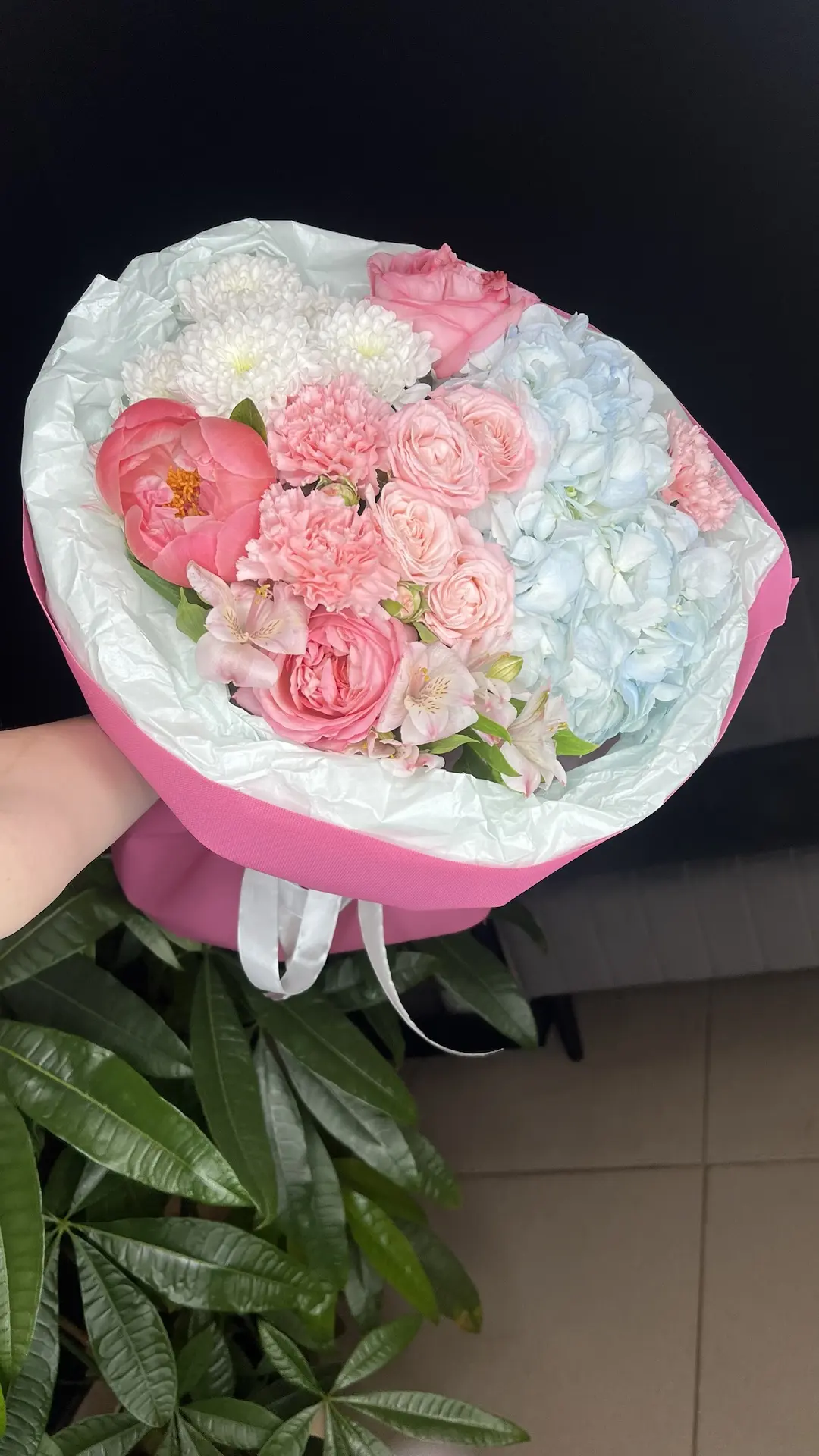 Авторский букет с гортензией и пионами