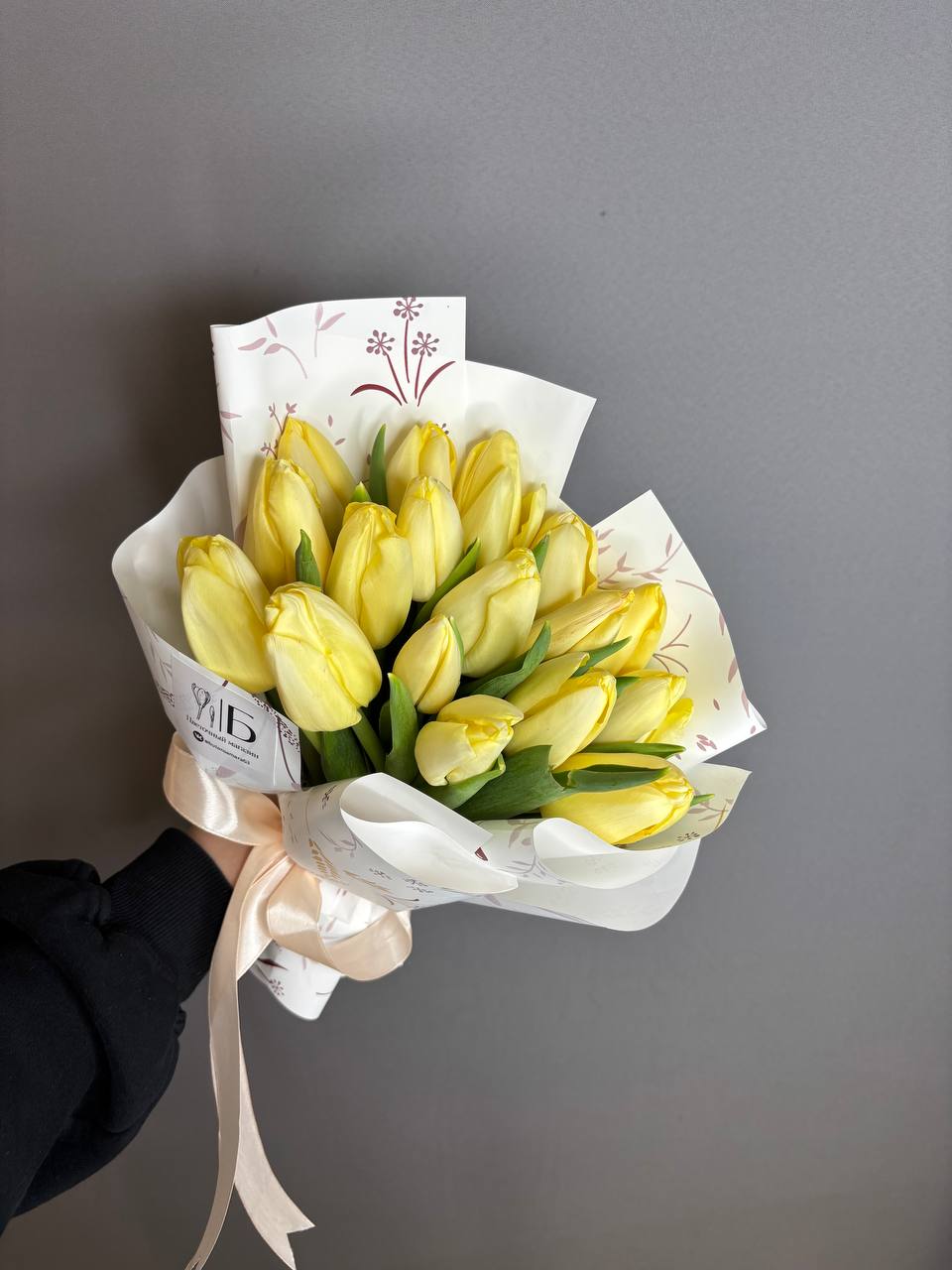 Букет из 17 лимонных тюльпанов