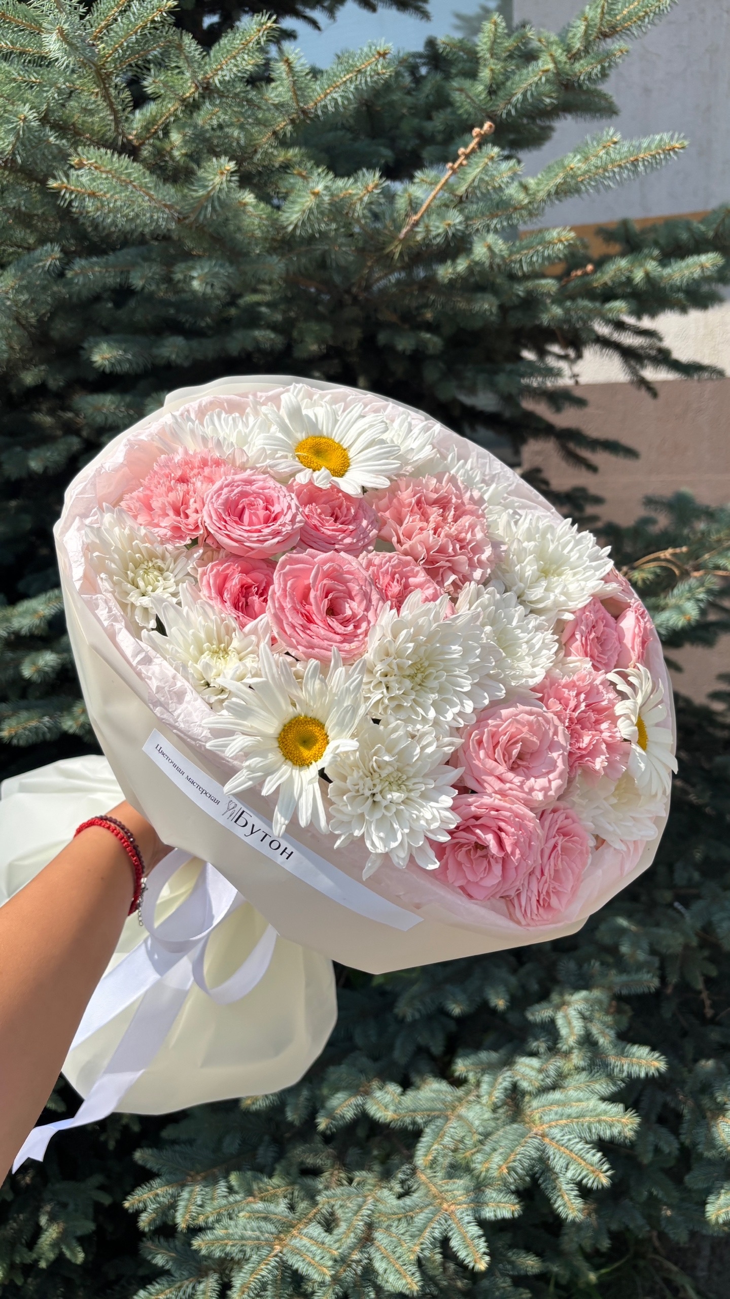 Авторский букет с пионовидными кустовыми розами