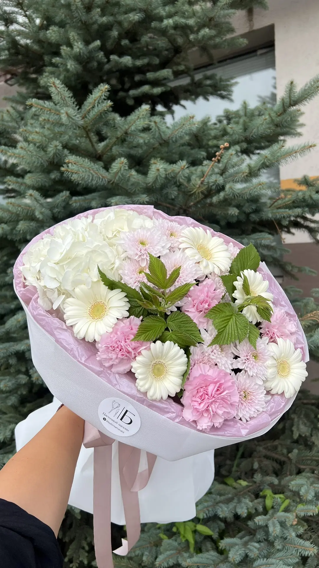 Авторский букет с гермини и малиной