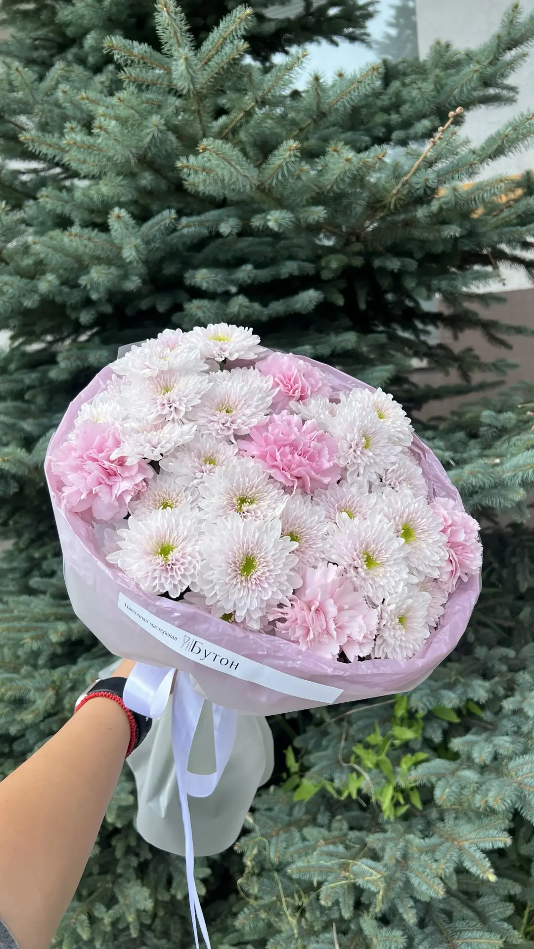 Дуо букет с хризантемой и диантусами