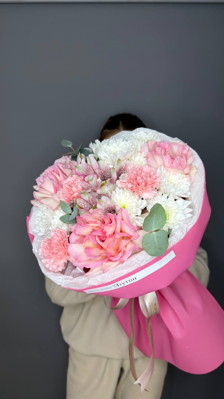 Букет с Французскими розами и диантусами