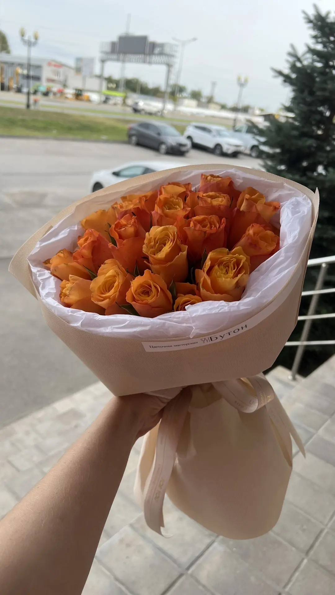 Букет из 19 оранжевых кенийских роз