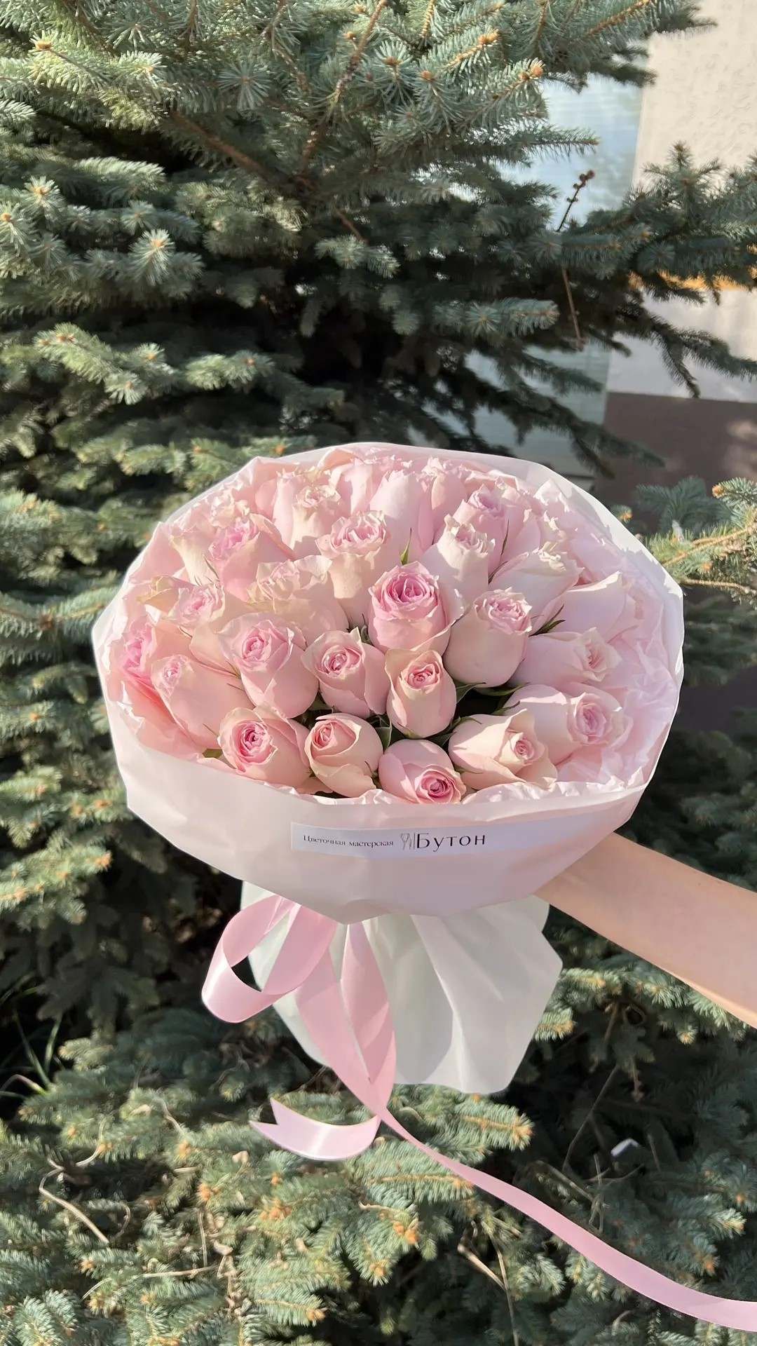 Букет из 31 нежной кенийской розы
