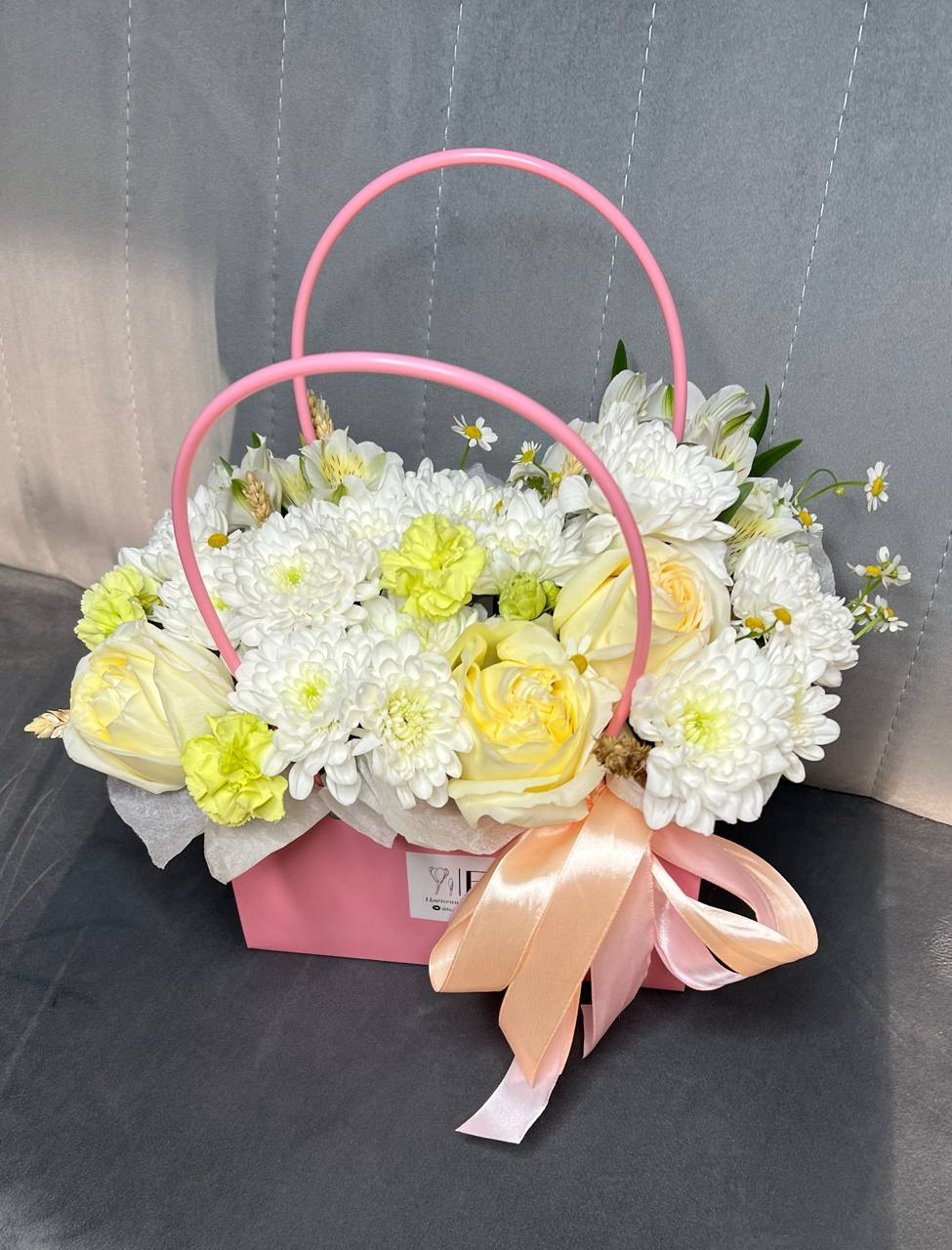 Авторская композиция с пионовидными розами