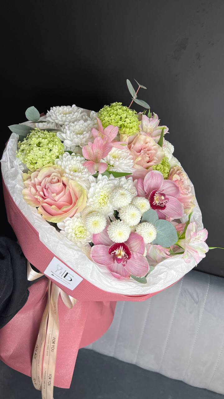 Авторский букет с орхидеей Цимбидиум