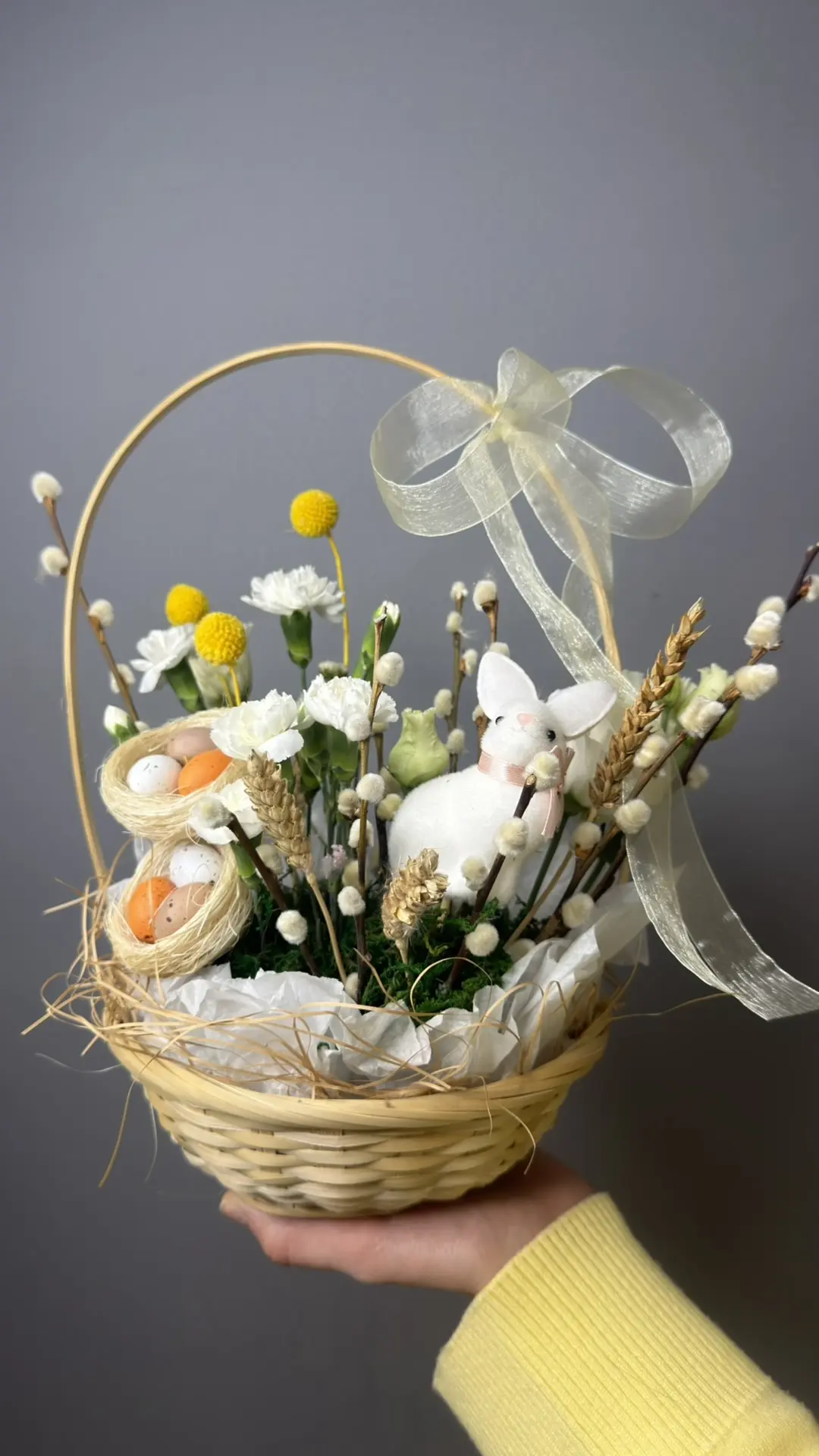 Пасхальная композиция в корзине