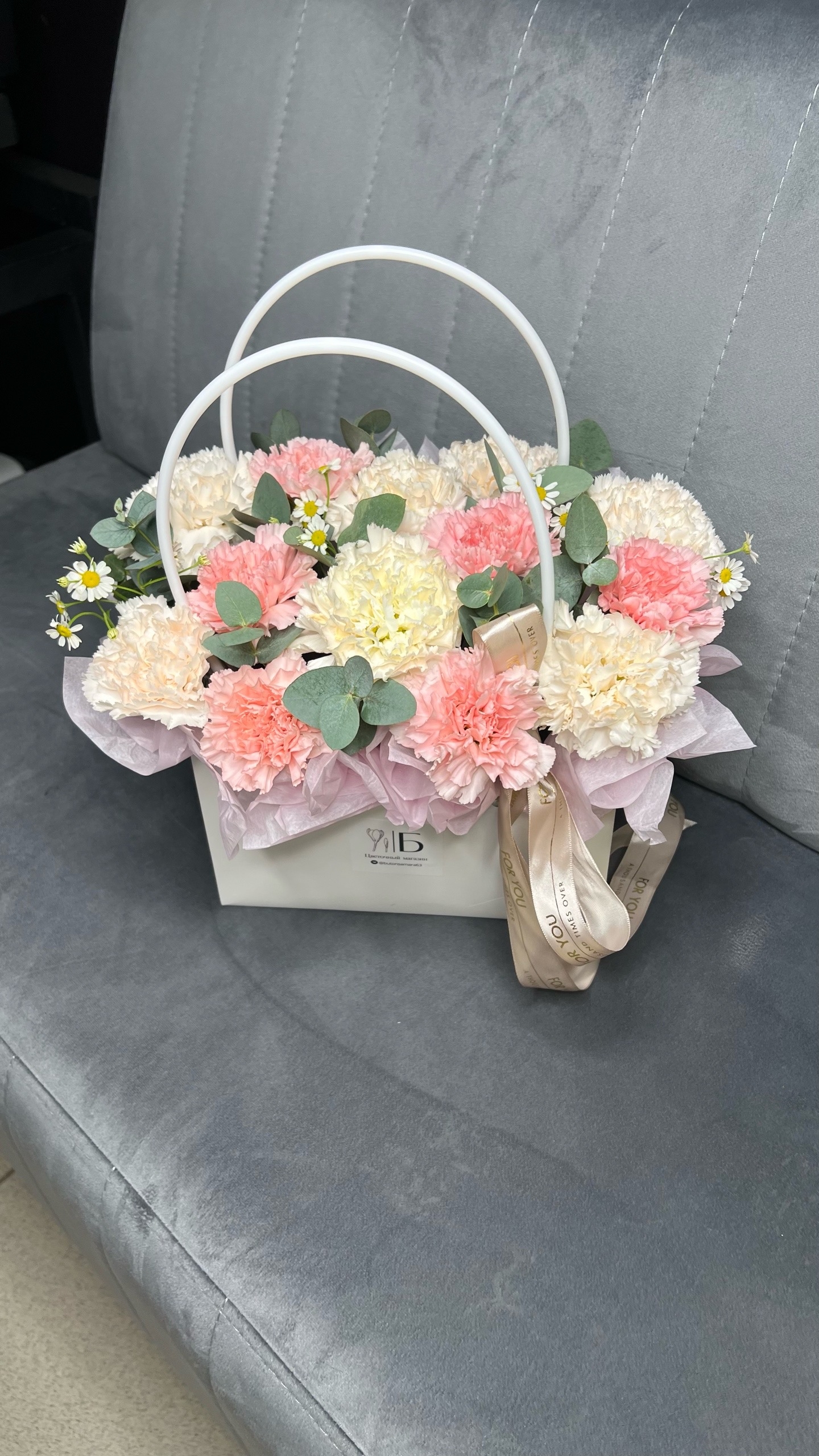 Авторская композиция с стойкими диантусами